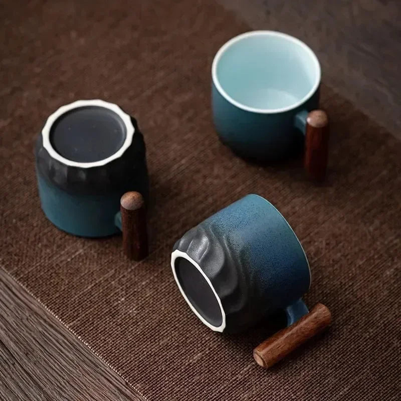 Lisslune | Handmade ceramic coffee mug with wooden handle