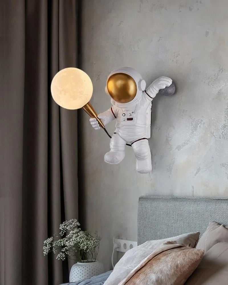 Lisslune | Astronaut Wall Light