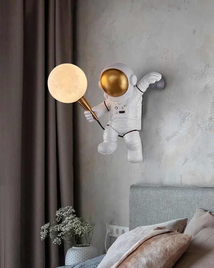 Lisslune | Astronaut Wall Light