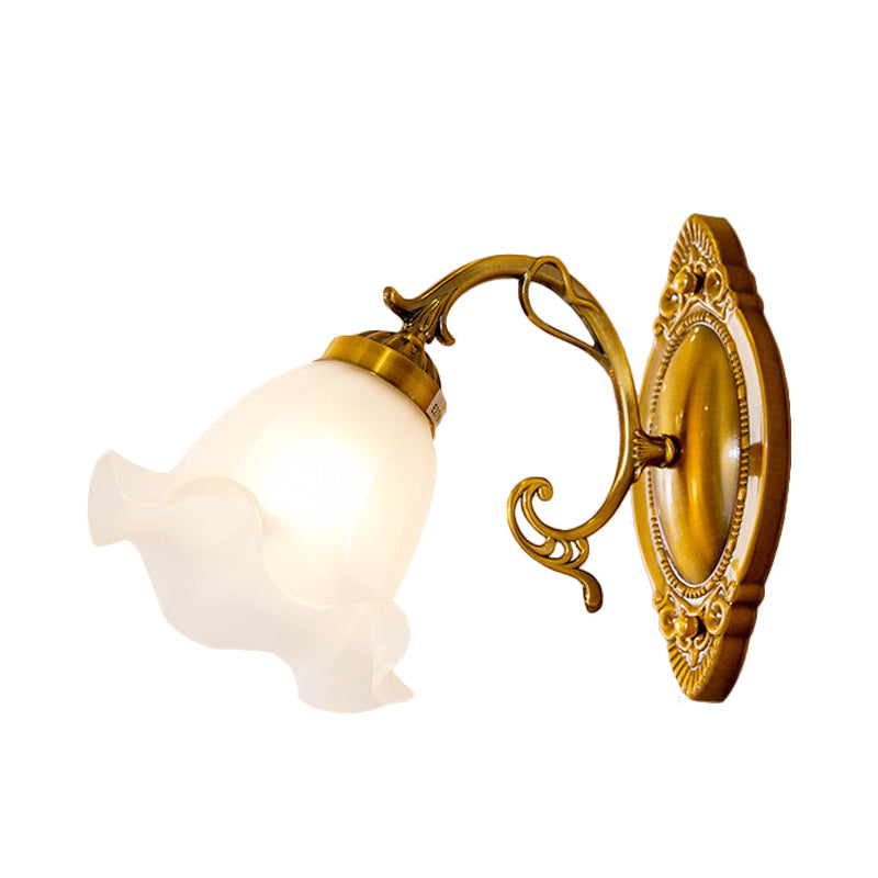 Skørter | 1 Light Opal Glass Wall Lighting Idea Traditional Brass/Bronze Finish Flower Indoor Wall Lamp