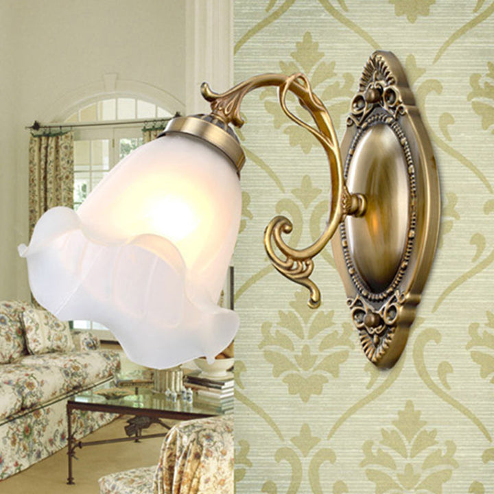 Skørter | 1 Light Opal Glass Wall Lighting Idea Traditional Brass/Bronze Finish Flower Indoor Wall Lamp