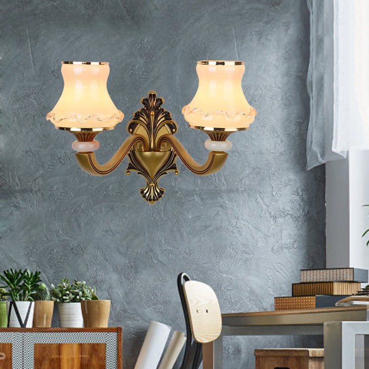 Skørter | Frosted Glass Urn-Shaped Wall Lamp Vintage Style 1/2-Bulb Living Room Wall Mounted Lighting in Brass