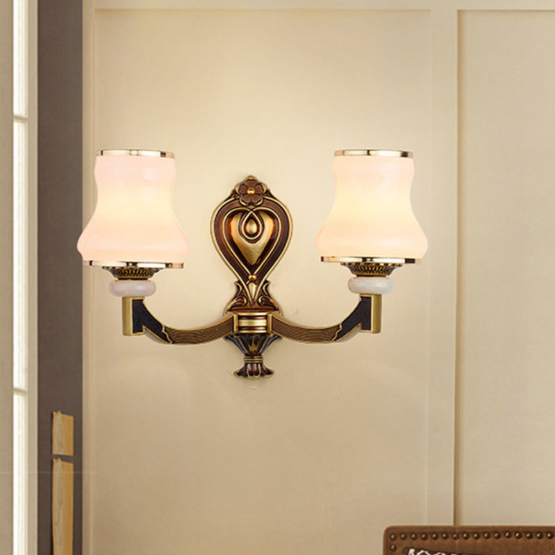 Skørter | Frosted Glass Urn-Shaped Wall Lamp Vintage Style 1/2-Bulb Living Room Wall Mounted Lighting in Brass