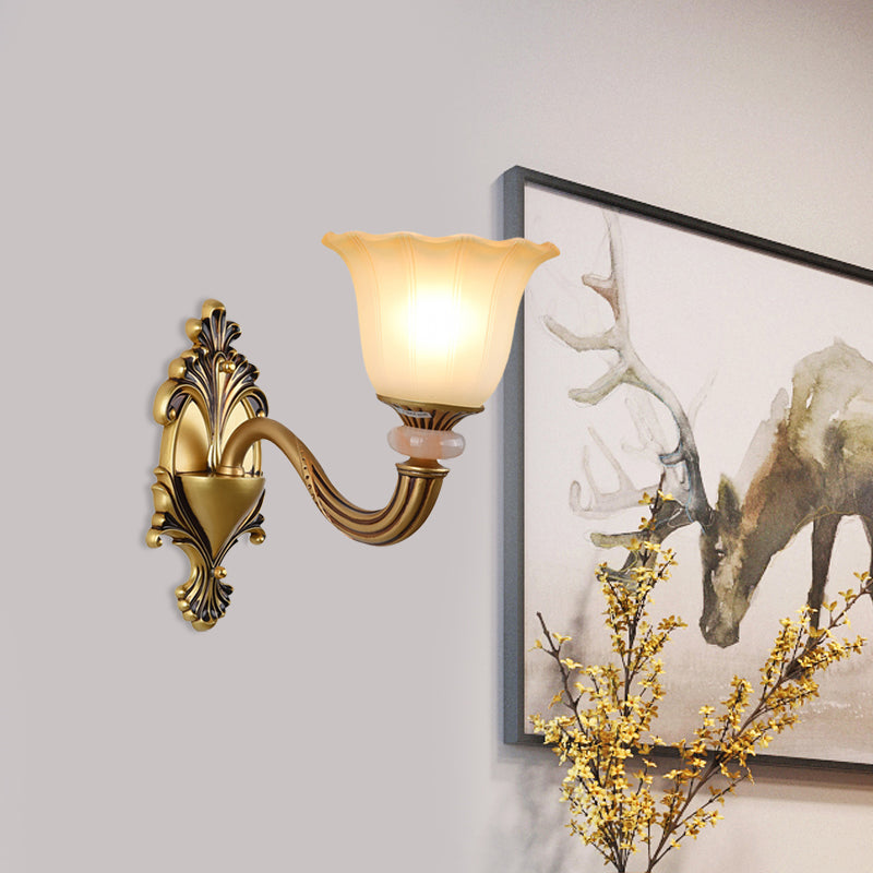 Skørter | 1/2-Head Wall Lamp Traditional Flower Shape Opal Glass Top Wall Mount Light Fixture in Brass