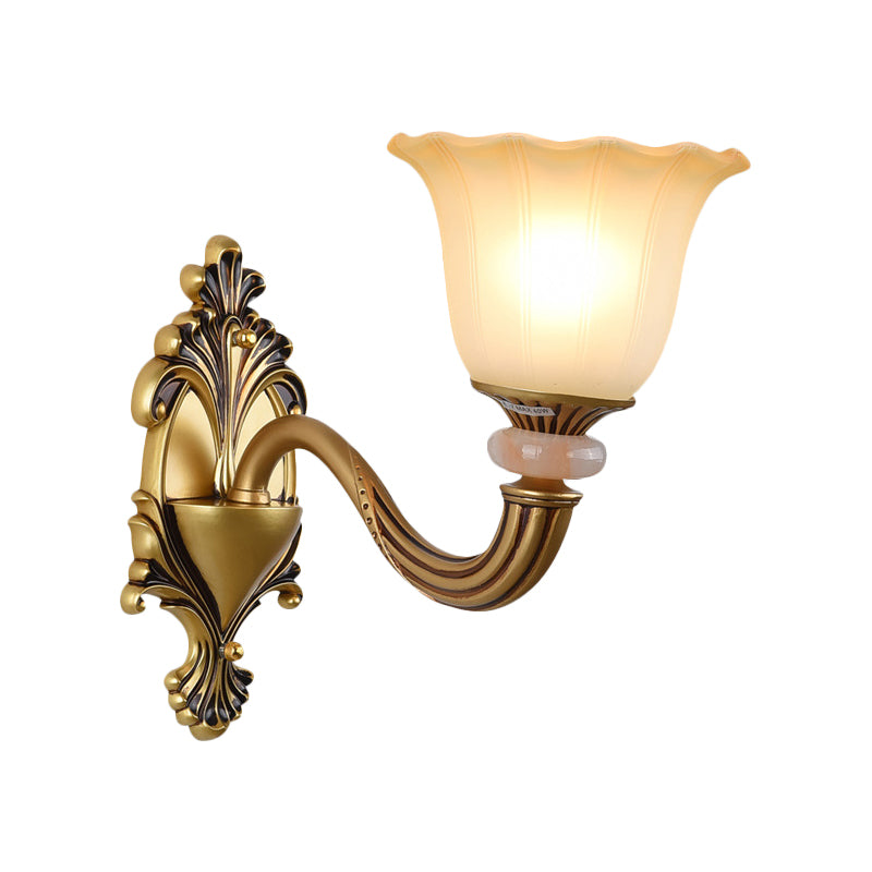 Skørter | 1/2-Head Wall Lamp Traditional Flower Shape Opal Glass Top Wall Mount Light Fixture in Brass