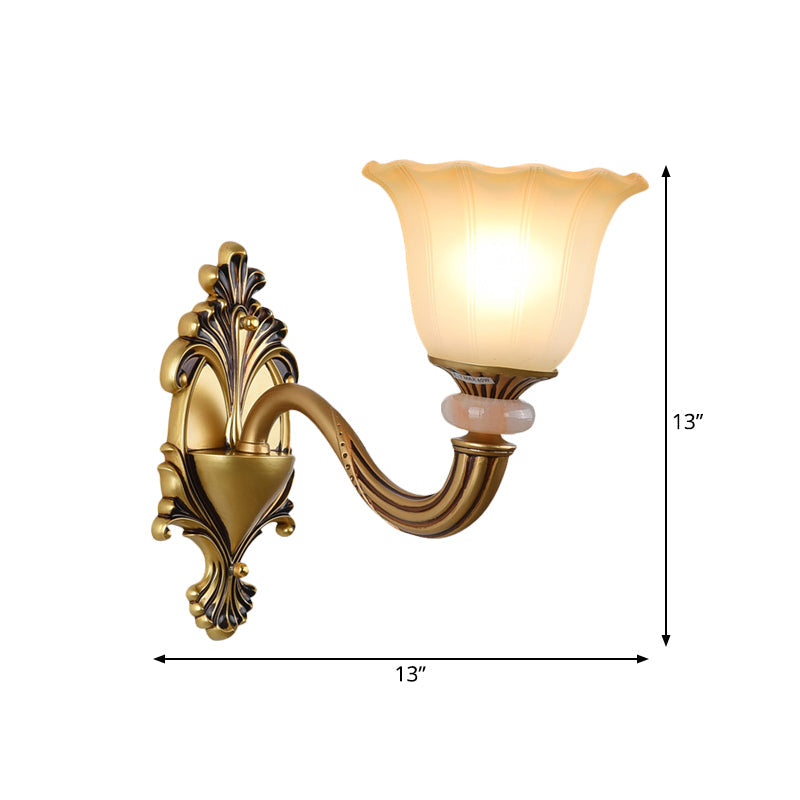 Skørter | 1/2-Head Wall Lamp Traditional Flower Shape Opal Glass Top Wall Mount Light Fixture in Brass