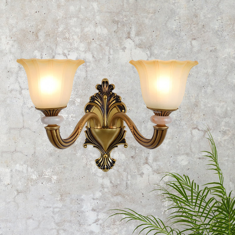 Skørter | 1/2-Head Wall Lamp Traditional Flower Shape Opal Glass Top Wall Mount Light Fixture in Brass