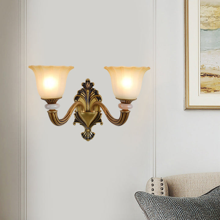 Skørter | 1/2-Head Wall Lamp Traditional Flower Shape Opal Glass Top Wall Mount Light Fixture in Brass