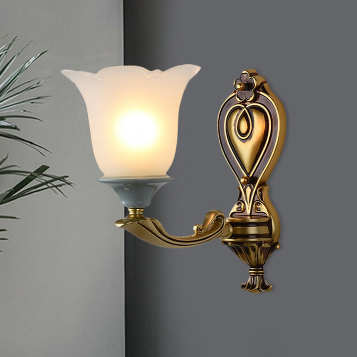Skørter | 1/2-Head Wall Lamp Traditional Flower Shape Opal Glass Top Wall Mount Light Fixture in Brass