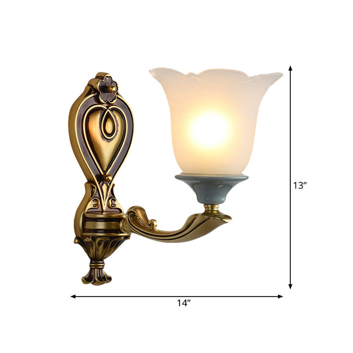 Skørter | 1/2-Head Wall Lamp Traditional Flower Shape Opal Glass Top Wall Mount Light Fixture in Brass