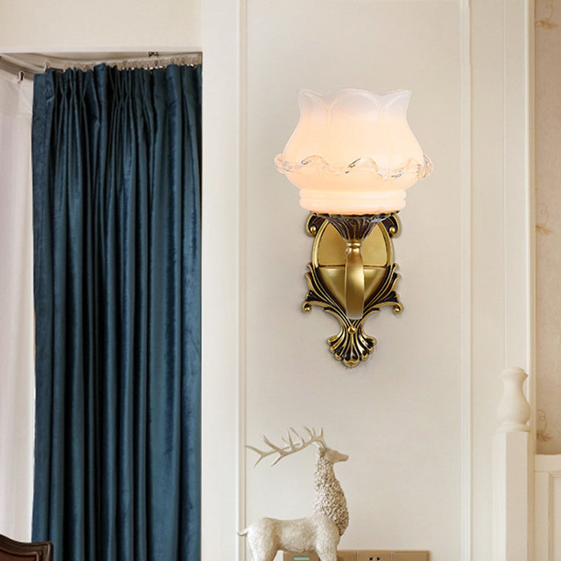 Skørter | Vintage Curved Arm Wall Lighting Idea 1/2-Ball Metal Wall Lamp in Brass with Floral Milk Glass Shade