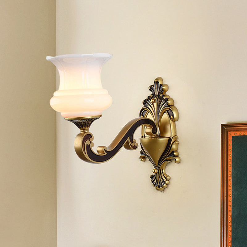 Skørter | Vintage Curved Arm Wall Lighting Idea 1/2-Ball Metal Wall Lamp in Brass with Floral Milk Glass Shade