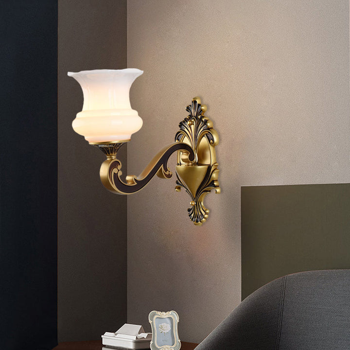 Skørter | Vintage Curved Arm Wall Lighting Idea 1/2-Ball Metal Wall Lamp in Brass with Floral Milk Glass Shade