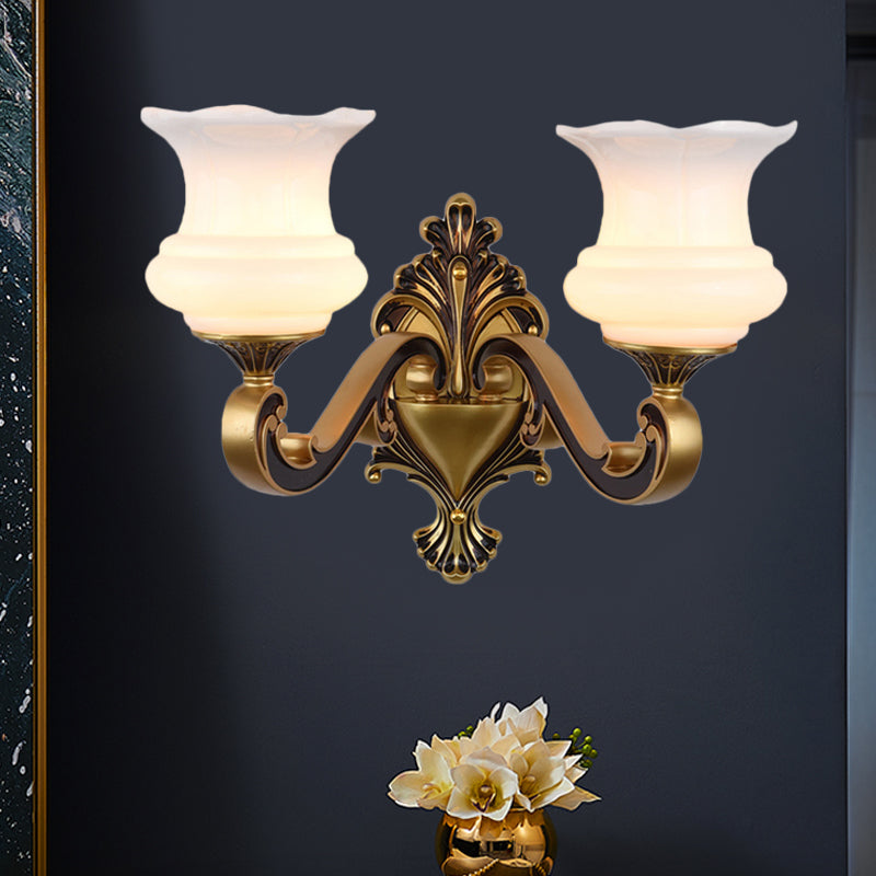 Skørter | Vintage Curved Arm Wall Lighting Idea 1/2-Ball Metal Wall Lamp in Brass with Floral Milk Glass Shade
