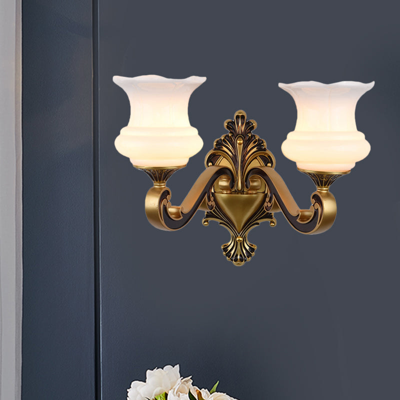 Skørter | Vintage Curved Arm Wall Lighting Idea 1/2-Ball Metal Wall Lamp in Brass with Floral Milk Glass Shade