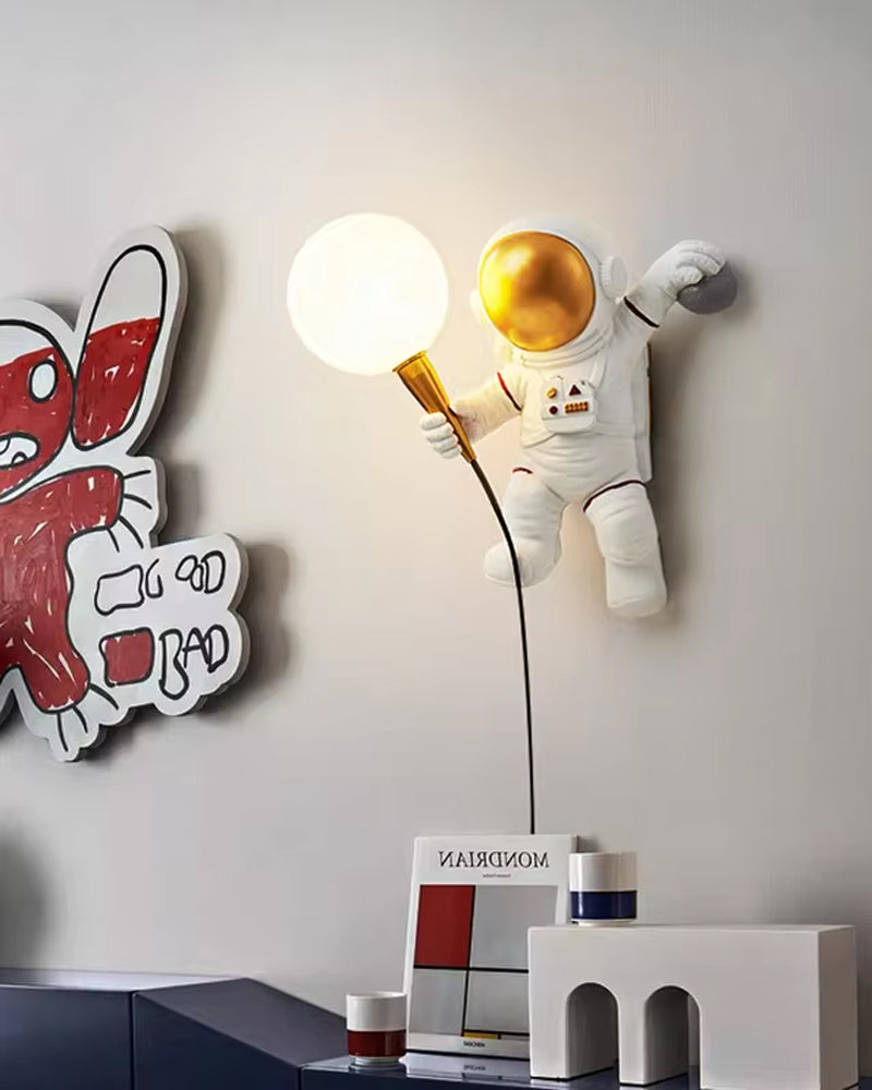Lisslune | Astronaut Wall Light