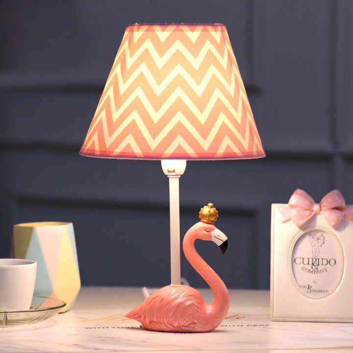 Lisslune | Pinklo – Refined Flamingo Resin Lamp
