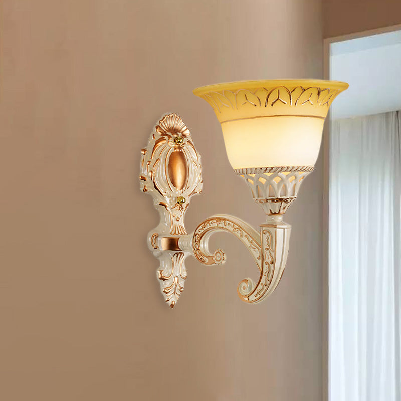 Skørter | Curved Arm Metal Wall Lamp Vintage 1/2-Cup Living Room Wall Lamp with Wide Beige Glass Shade