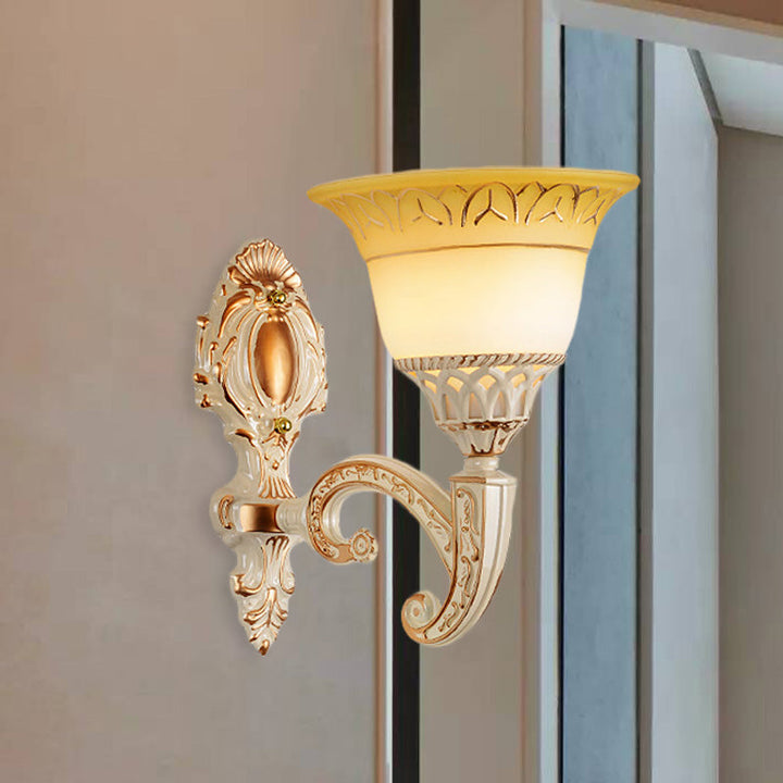 Skørter | Curved Arm Metal Wall Lamp Vintage 1/2-Cup Living Room Wall Lamp with Wide Beige Glass Shade