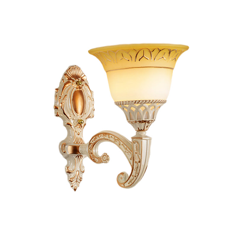 Skørter | Curved Arm Metal Wall Lamp Vintage 1/2-Cup Living Room Wall Lamp with Wide Beige Glass Shade