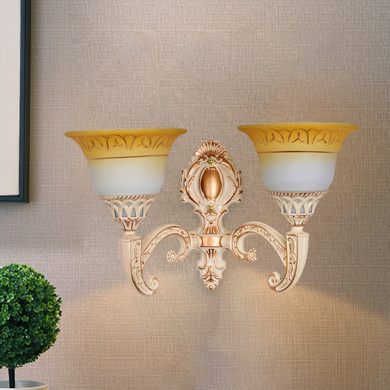Skørter | Curved Arm Metal Wall Lamp Vintage 1/2-Cup Living Room Wall Lamp with Wide Beige Glass Shade