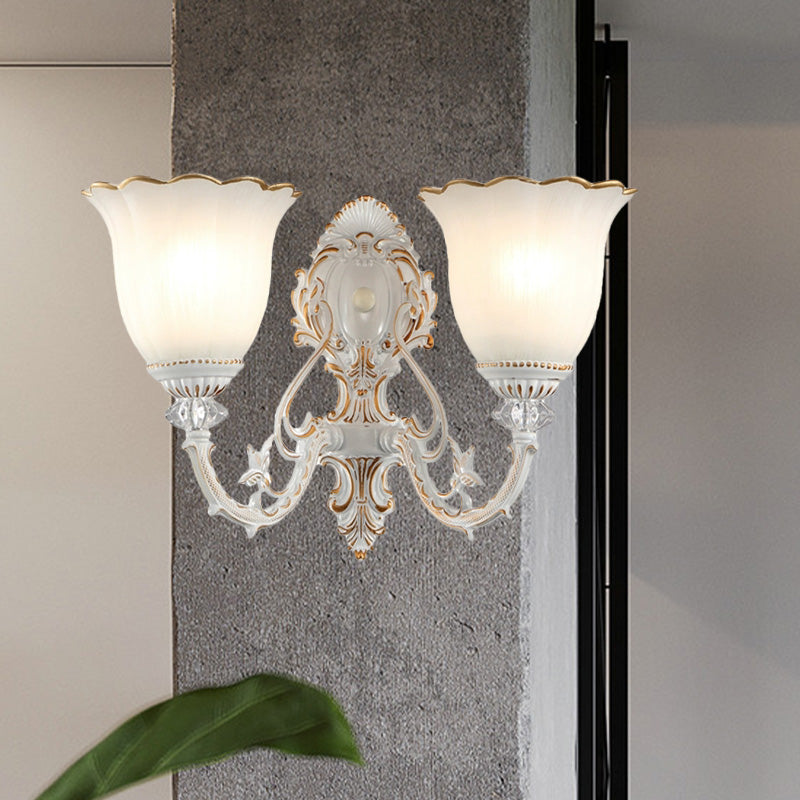 Skørter | Metal Swooping Arm Wall Lamp Retro 2 Lights Bedroom Wall Lamp with Blossom White Glass Shade