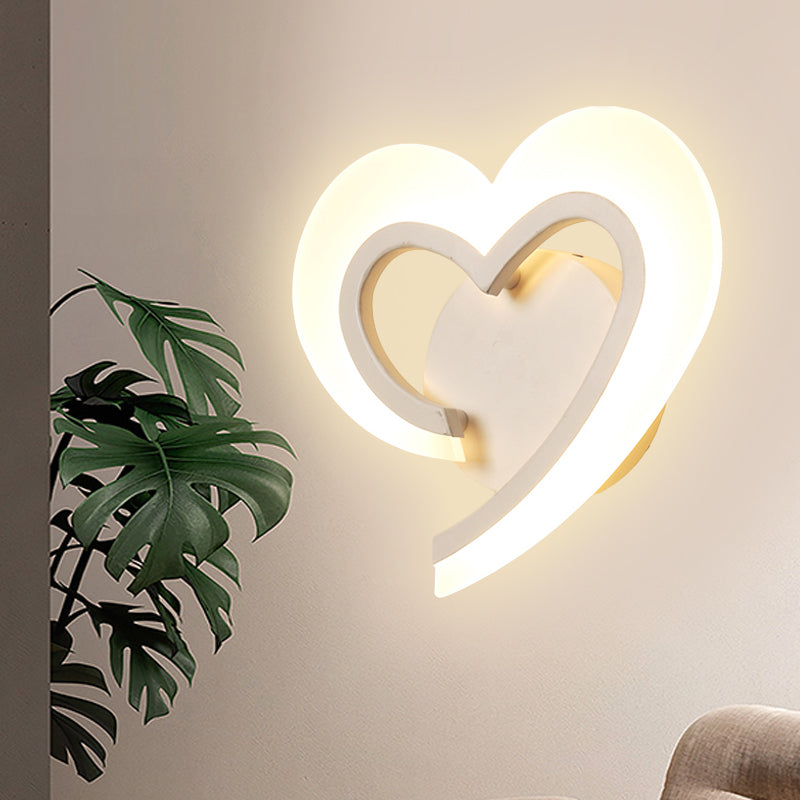 Skørter | Minimalist Love Heart Wall Lamp Acrylic Bedside LED Candle Holder Lighting Fixture in Blue/White/Black