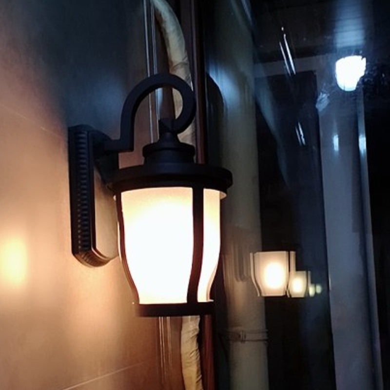 Skørter | Scrolled Arm Metal Wall Lamp Traditional 1 Light Outdoor Wall Lamp in Black with Frosted Glass Shade