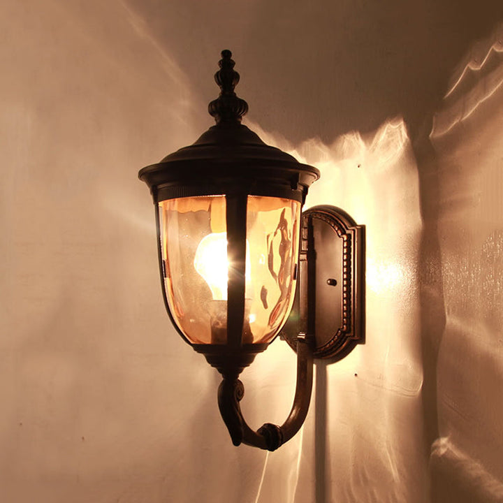 Skørter | 1 Light Wall Mounted Lamp Traditional Urn Shade Amber Water Glass Wall Light in Black