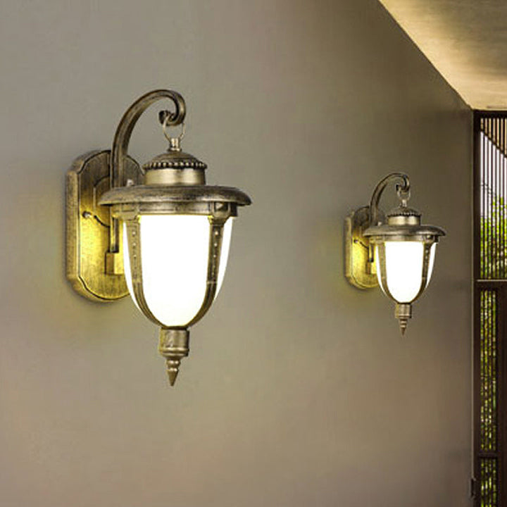 Skørter | Urn-shaped Frosted Glass Wall Lamp Country 1 Light Outdoor Wall Hanging Light in Black/Gold/Bronze