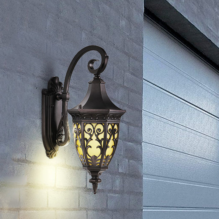 Skørter | Metal Arch Wall Lighting Fixture Classic 1-Light Outdoor Wall Lamp in Black with Urn Yellow Glass Shade