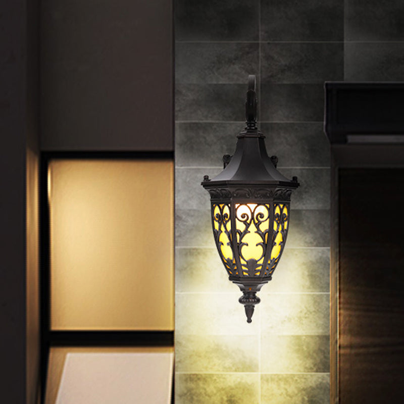 Skørter | Metal Arch Wall Lighting Fixture Classic 1-Light Outdoor Wall Lamp in Black with Urn Yellow Glass Shade