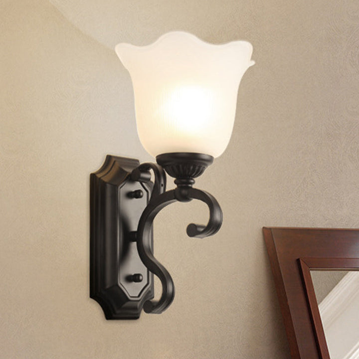 Skørter | Milk Glass Flower Wall Lamp Antique 1-Light Living Room Wall Light Fixture in Black