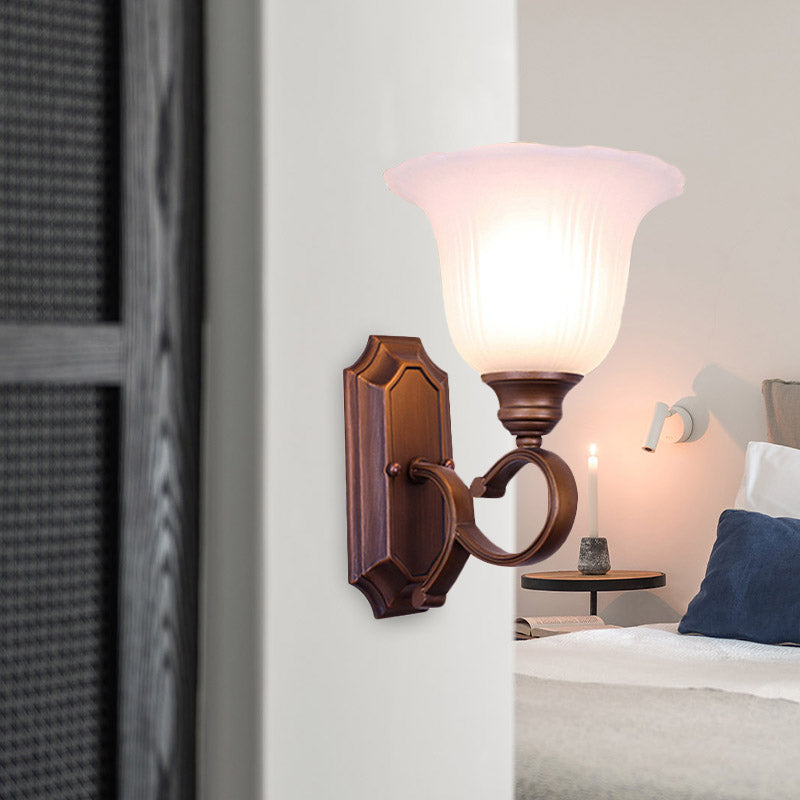 Skørter | 1/2-Light Ivory Glass Wall Sconce Retro Coffee Blossom Living Room Wall Mounted Light