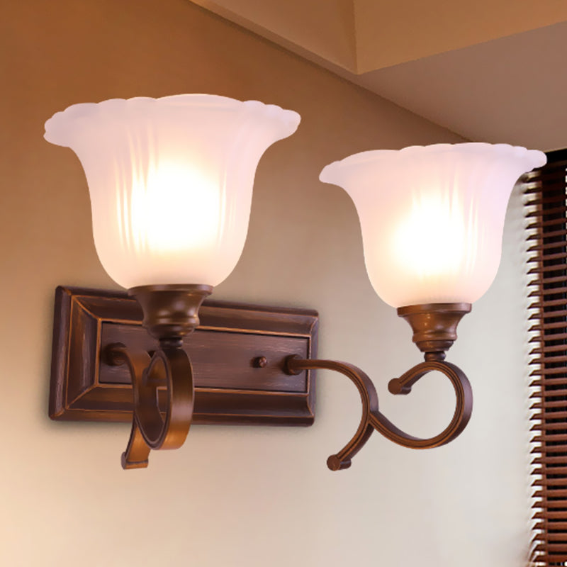 Skørter | 1/2-Light Ivory Glass Wall Sconce Retro Coffee Blossom Living Room Wall Mounted Light