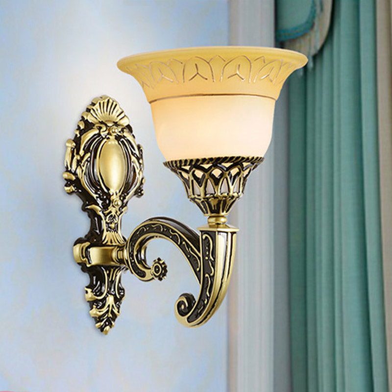 Skørter | Brass 1/2-Head Wall Light Classic Matte Glass Extending Wall Mounted Lamp for Bedroom