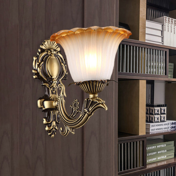Skørter | Antique Flower Wall Lamp 1/2-Light Articulated White Glass Wall Lamp in Brass with Engraved Arm