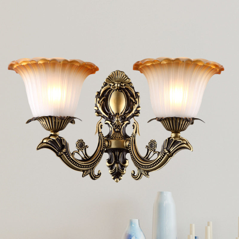 Skørter | Antique Flower Wall Lamp 1/2-Light Articulated White Glass Wall Lamp in Brass with Engraved Arm