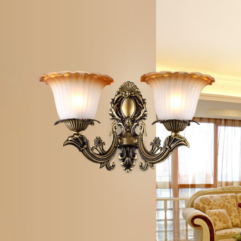 Skørter | Antique Flower Wall Lamp 1/2-Light Articulated White Glass Wall Lamp in Brass with Engraved Arm