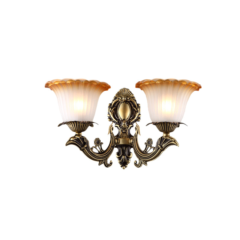 Skørter | Antique Flower Wall Lamp 1/2-Light Articulated White Glass Wall Lamp in Brass with Engraved Arm