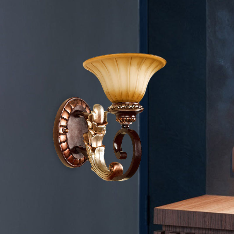 Skørter | Curved Amber Glass Wall Lamp Traditional 1 Light Living Room Wall Lamp in Bronze with Curved Arm