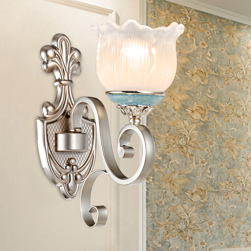 Skørter | Silver 1/2-Head Wall Lighting Traditional Cream Glass Blossom Wall Lamp with Scalloped Arm