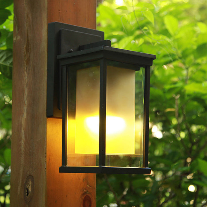 Skørter | 1 Bulb Wall Light Lodge Yard Amber Glass Wall Lamp with Rectangular Clear Glass Shade in Black