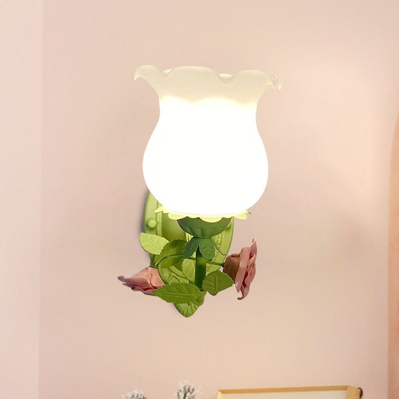 Skørter | 1 Light Sconce Light Fixture with Flower Glass Rustic Bedroom Wall Lamp with Bloom Deco in White/Green
