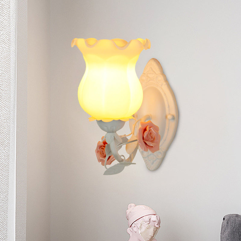 Skørter | 1 Light Sconce Light Fixture with Flower Glass Rustic Bedroom Wall Lamp with Bloom Deco in White/Green