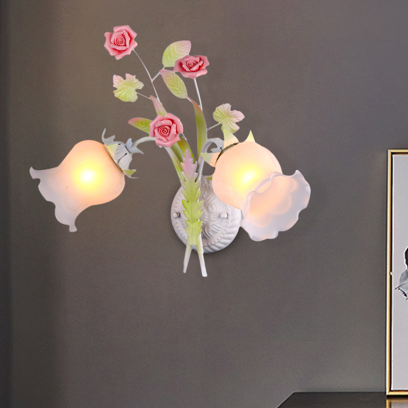 Skørter | Floral Wall Lamp Country 2 Lights Opal Glass Wall Lamp Fixture with Flower Deco in Green/White/Pink
