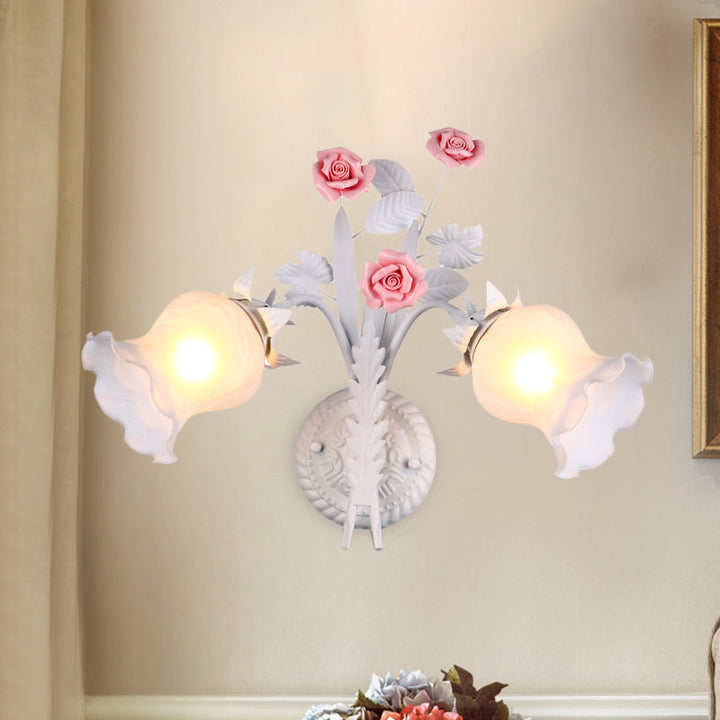 Skørter | Floral Wall Lamp Country 2 Lights Opal Glass Wall Lamp Fixture with Flower Deco in Green/White/Pink