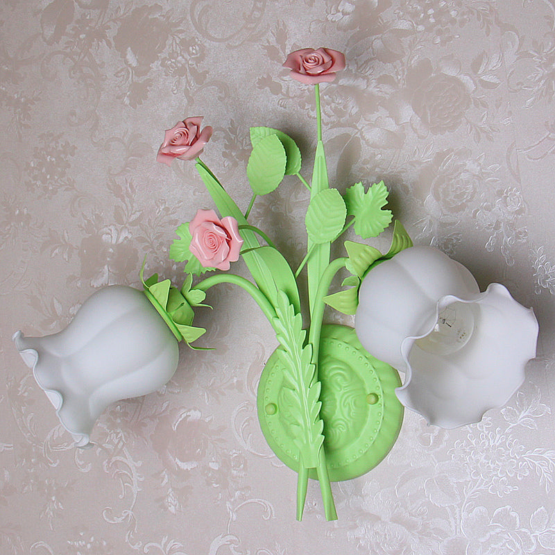 Skørter | Floral Wall Lamp Country 2 Lights Opal Glass Wall Lamp Fixture with Flower Deco in Green/White/Pink