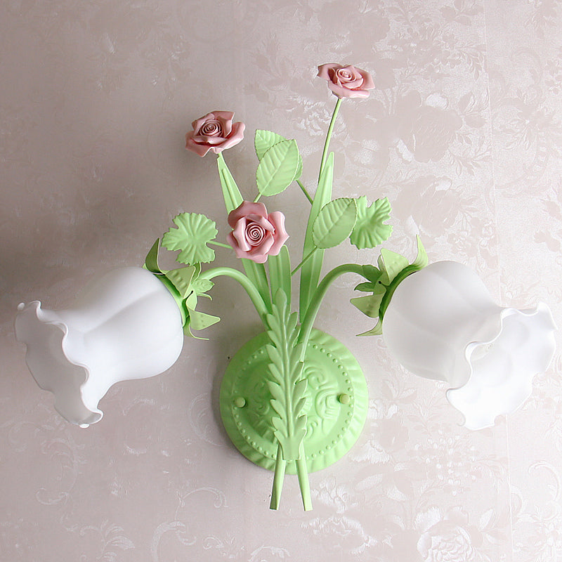 Skørter | Floral Wall Lamp Country 2 Lights Opal Glass Wall Lamp Fixture with Flower Deco in Green/White/Pink