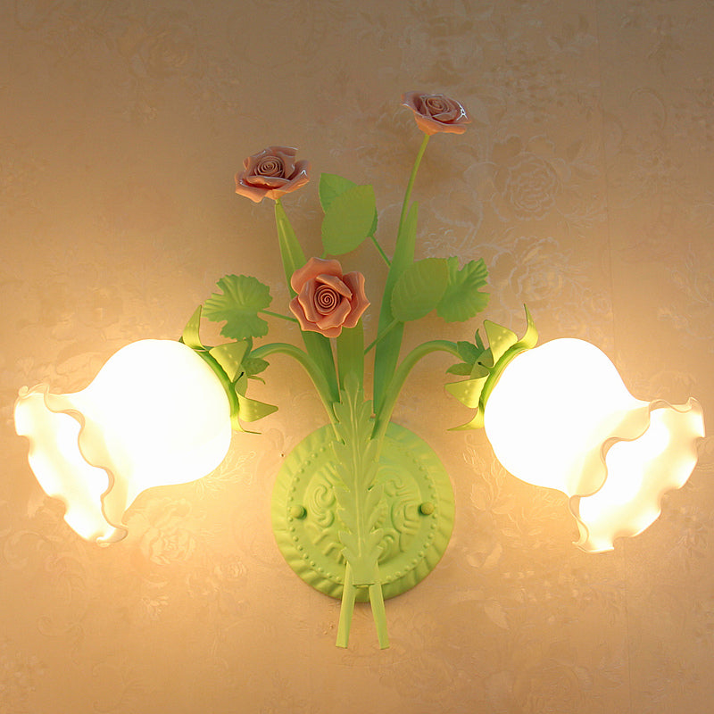 Skørter | Floral Wall Lamp Country 2 Lights Opal Glass Wall Lamp Fixture with Flower Deco in Green/White/Pink